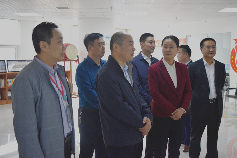 熱烈歡迎河南省委統(tǒng)戰(zhàn)部副部長(zhǎng)梁險(xiǎn)峰一行蒞臨安陽(yáng)青峰網(wǎng)絡(luò)調(diào)研社會(huì)階層工作！